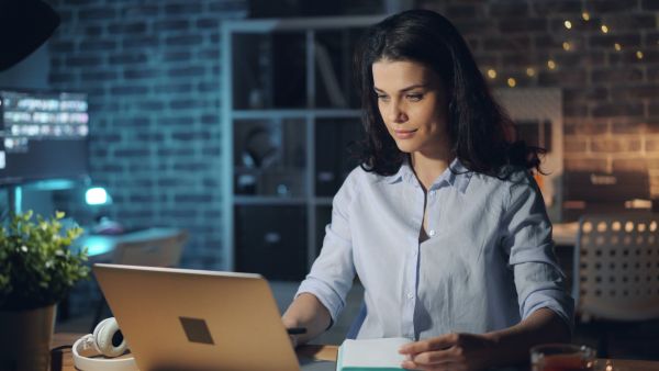Faire sa veille concurrentielle soi-même : la routine qui marche, ses limites, et comment l'automatiser